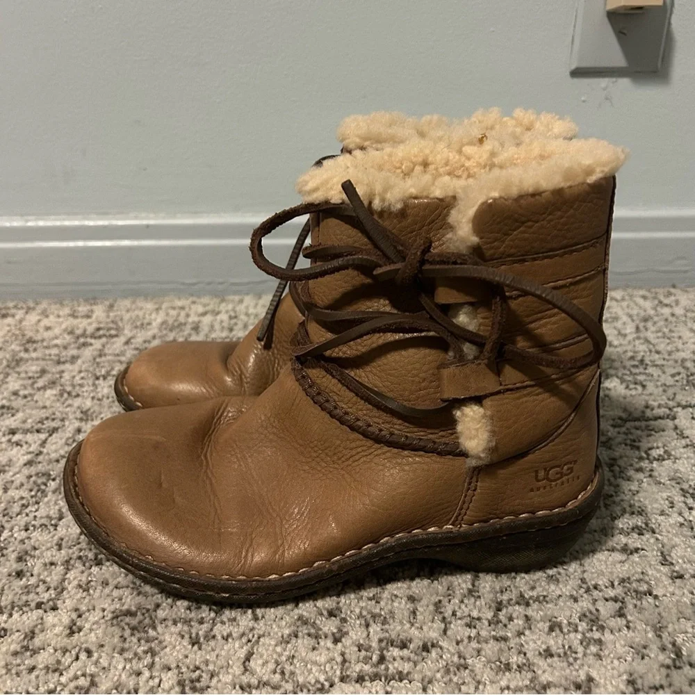 Ugg Brown & White Fleece Lined Caspia Lace Ankle Winter Boots Size 5